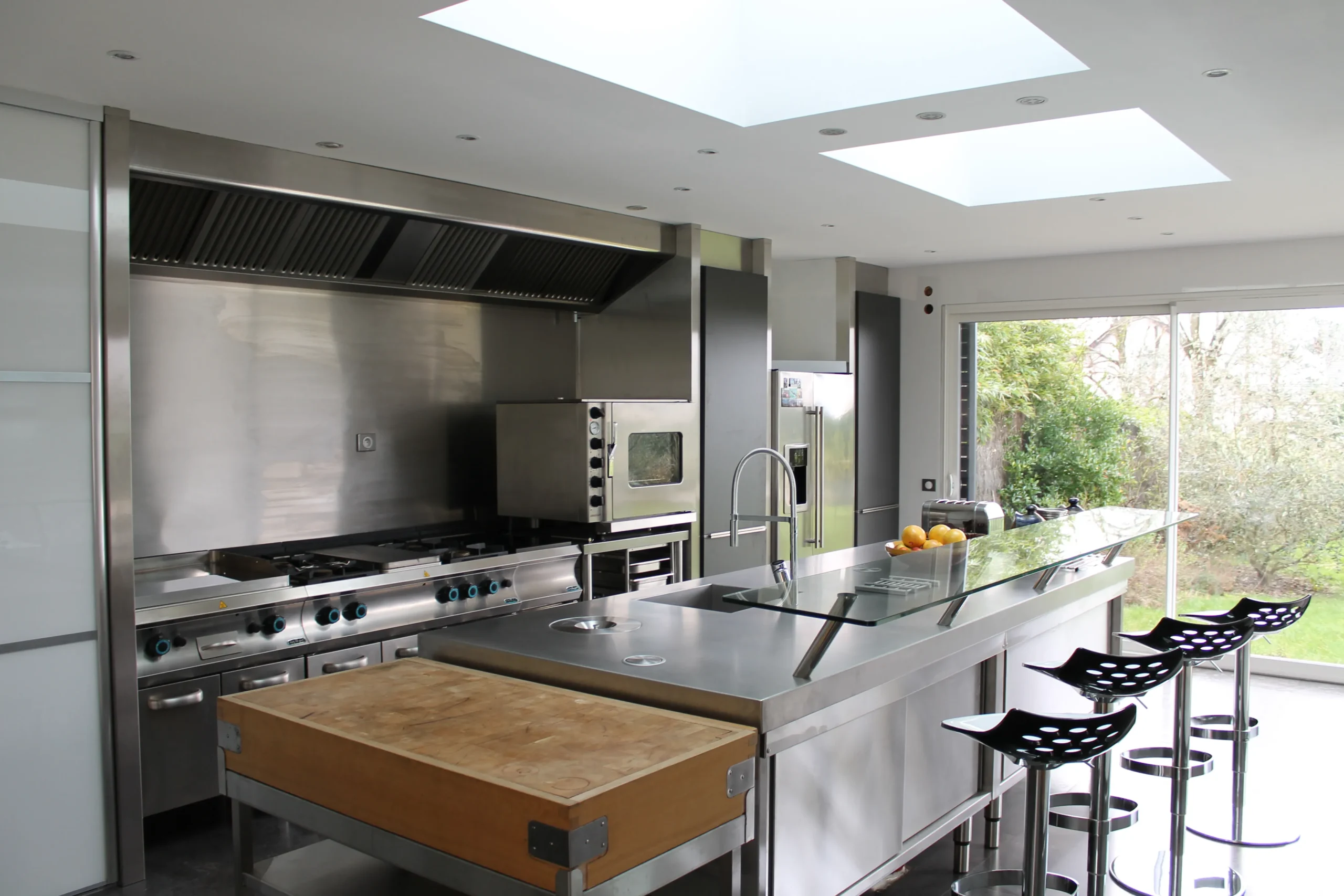 cuisine-professionnel-inox-pour-particulier-savinox-chaudronnerie-mettalerie-inox-sur-mesure-nantes-01